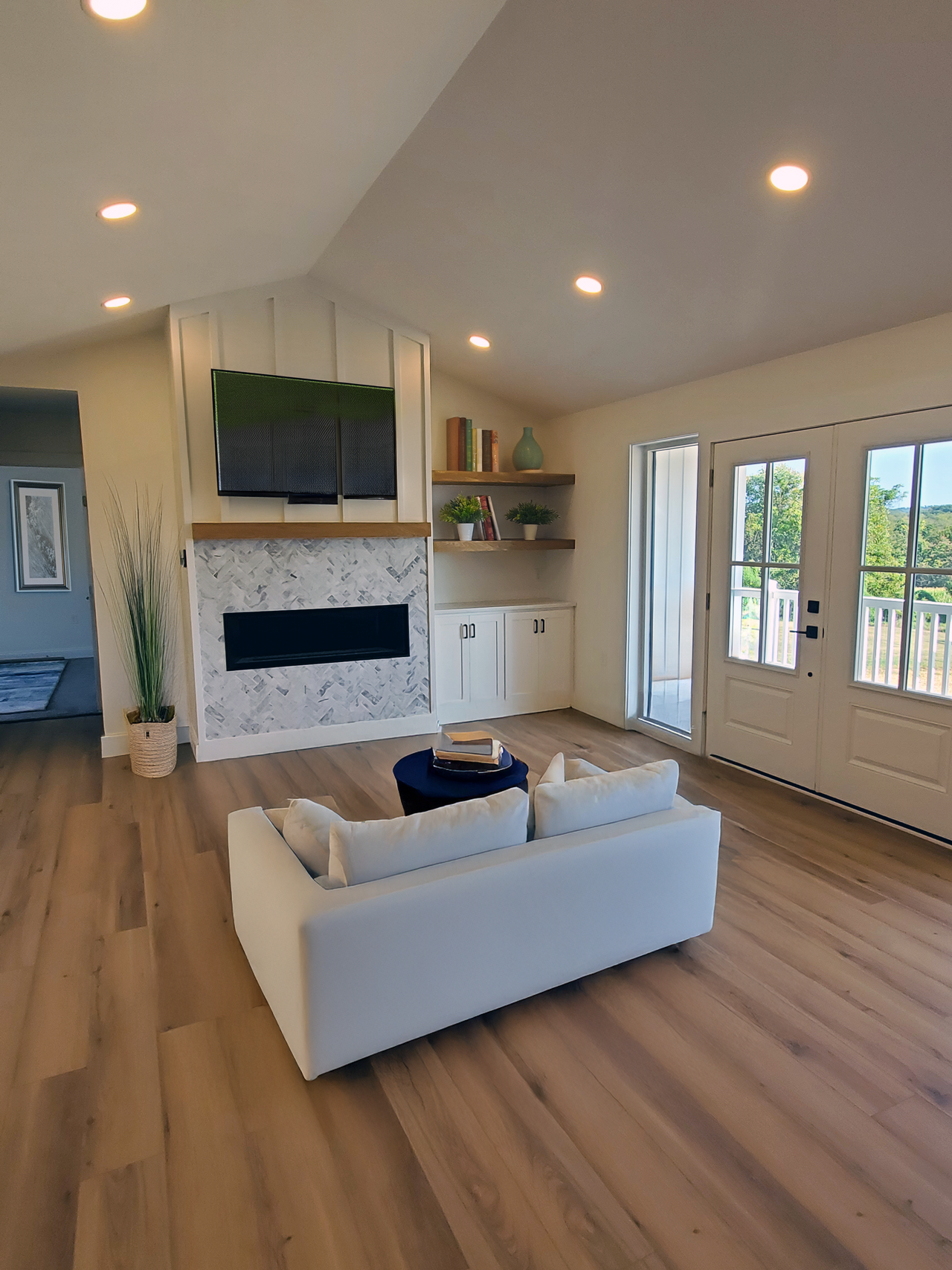 25-CQC-913_Living-Room_1280x1707